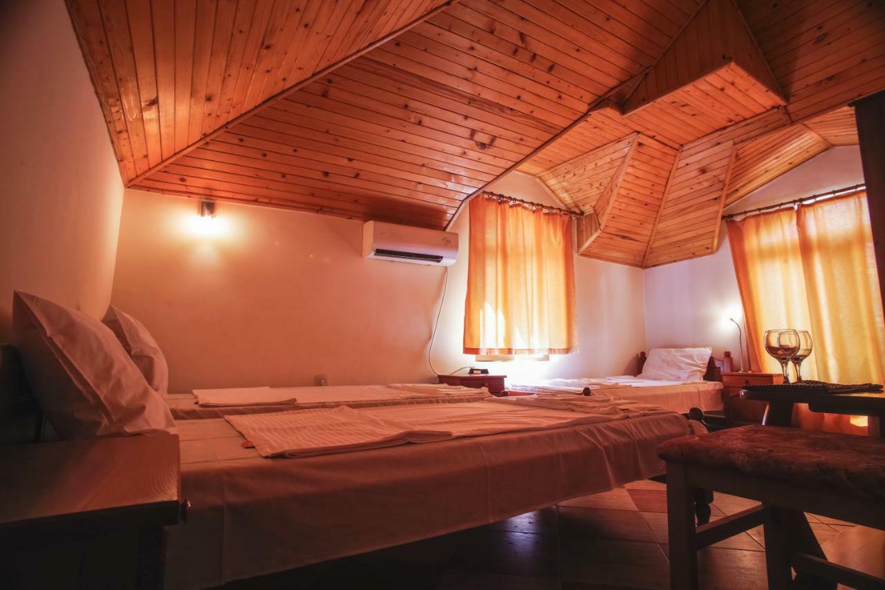 Guest House Yoanna Baltsjik Buitenkant foto